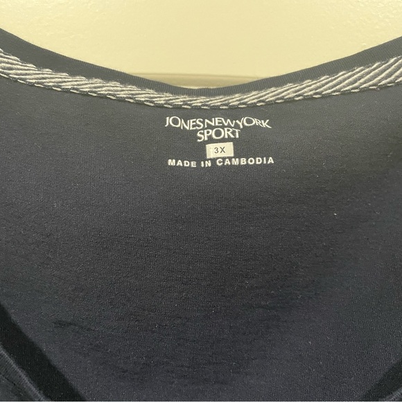 Jones New York women’s  Sleeveless Navy Tank Sleeveless shirt navy 3X - Picture 2 of 3